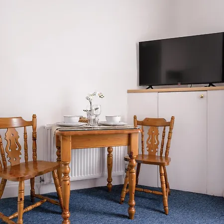 Daire Stylish Flat Steps From Haymarket Station Edinburgh