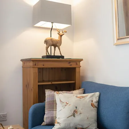 Stylish Flat Steps From Haymarket Station Appartamento *