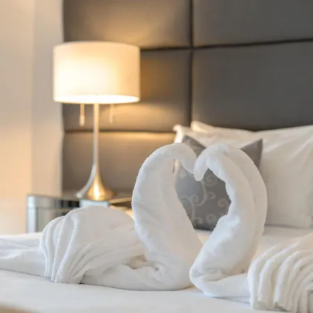 Castle Aparthotel 3*