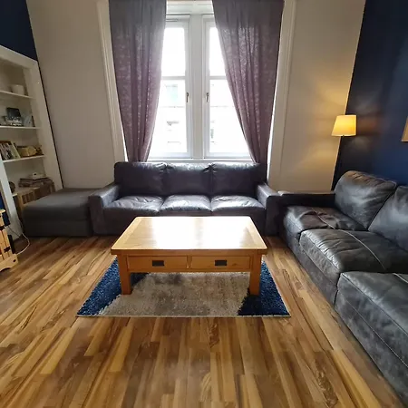 The Victorian - 3 Bedroom Apartment *