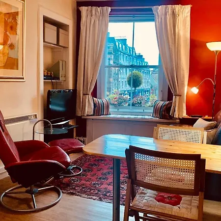 Royal Mile Apt, Just 1 Min From Castle!