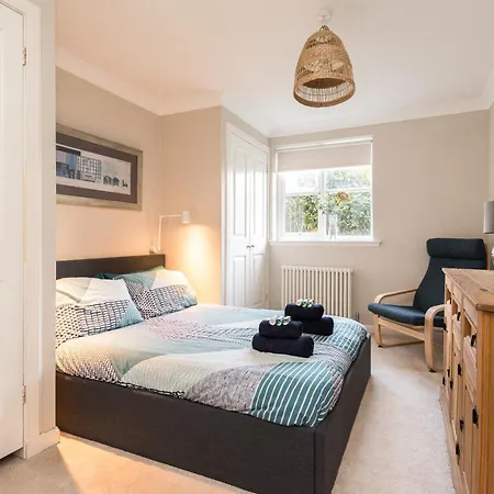 Cosy Roseburn Apartment, - 2 Bedrooms, Free Parking