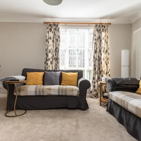 Cosy Roseburn Apartment, - 2 Bedrooms, Free Parking * Edinburgh