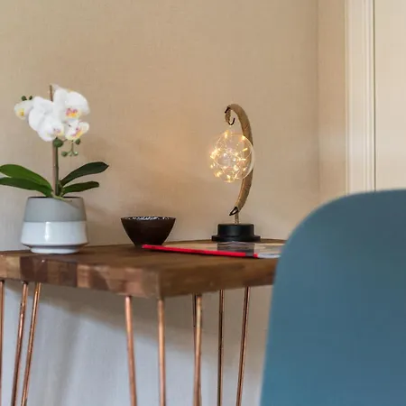 Cosy Roseburn Apartment, - 2 Bedrooms, Free Parking Apartment Edinburgh