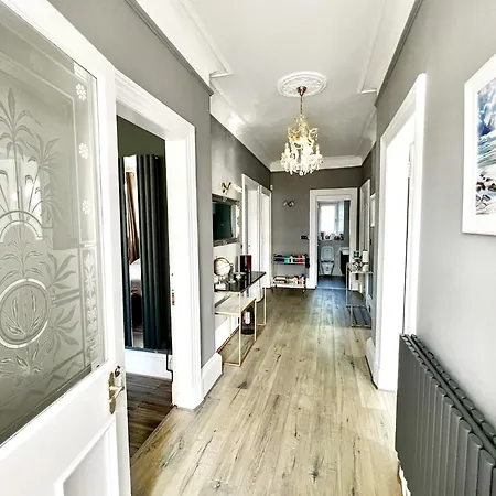 Appartamento Immanuel House - Modern Luxury Victorian 1872 - Ultrafast Starlink Wifi & Free Parking Edimburgo