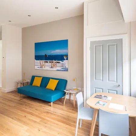 Artist's In Stockbridge Apartment *