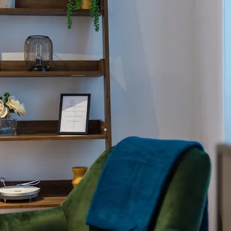 Quiet, 2 Bedroom Royal Mile Gem Appartement