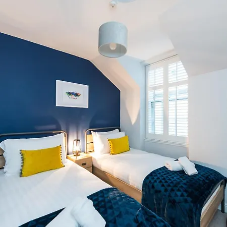 Apartment Quiet, 2 Bedroom Royal Mile Gem Edinburgh