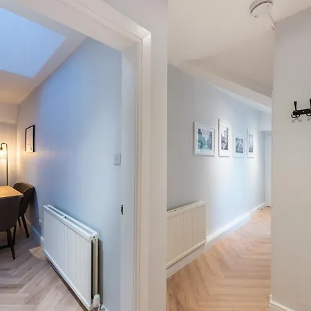 Quiet, 2 Bedroom Royal Mile Gem Appartement