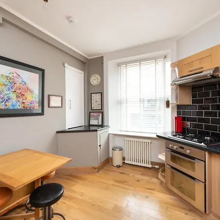 Charming Grassmarket 1 Bed Castle Pad *