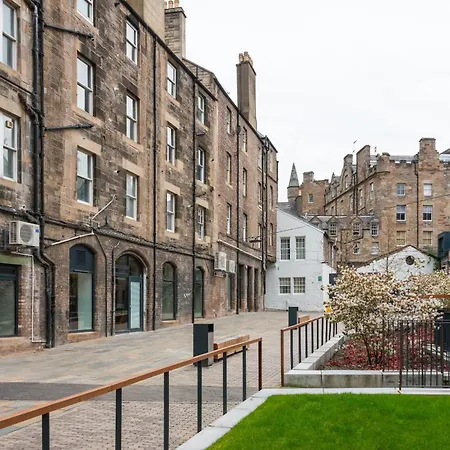 Charming Grassmarket 1 Bed Castle Pad