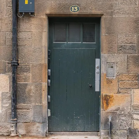 Charming Grassmarket 1 Bed Castle Pad Edinburgh