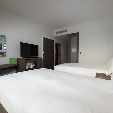 Hampton By Hilton West End 3*