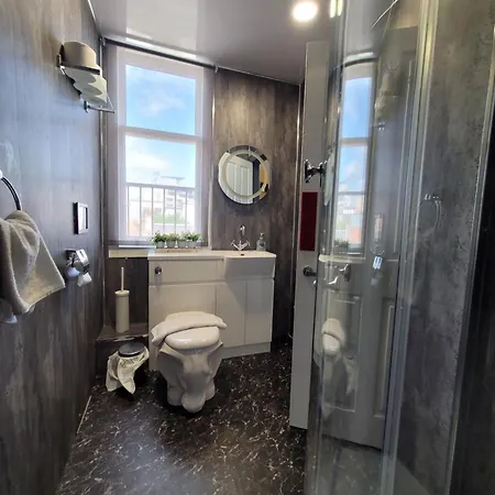 - Gilmore Pensjonat 3*