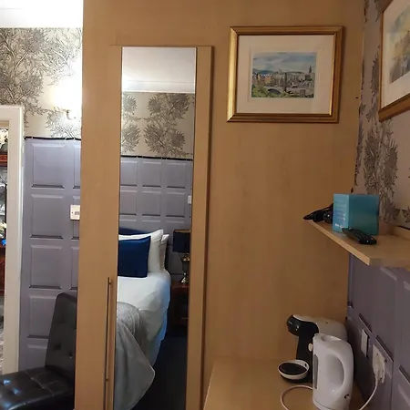 Πανσιόν East Claremont 4*