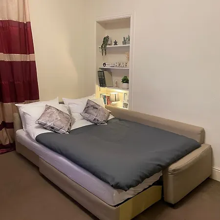 公寓 Comfy 2 Bedroom Flat Near City Center *