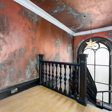 89 The Merchants- Chic By The House Of Danu