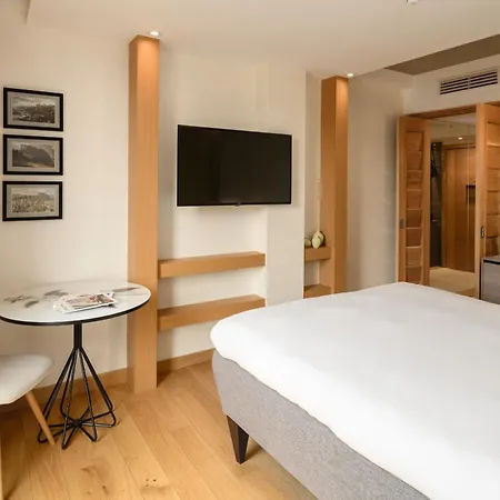 Market Street Hotell 4*