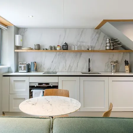 Km Apartment Edinburgh