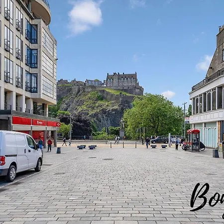 Voltaire - New Town 3br-2ba, Castle Street By Bonjour Residences
