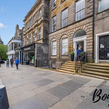 Voltaire - New Town 3br-2ba, Castle Street By Bonjour Residences