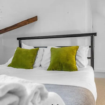 Voltaire - New Town 3br-2ba, Castle Street By Bonjour Residences Edinburgh