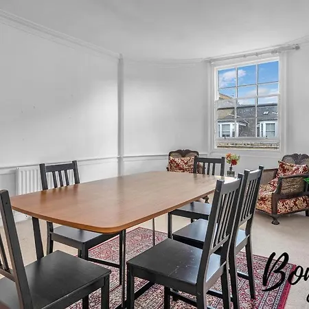 Voltaire - New Town 3br-2ba, Castle Street By Bonjour Residences * Edinburgh
