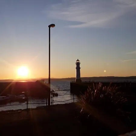 Ferry Gait Apartment *