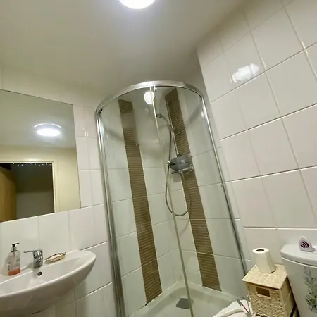 Lovely Double With Private Bathroom And Double With Shared Toilet & Parking Free