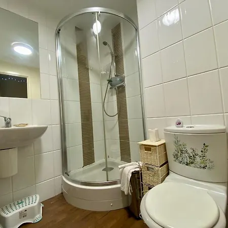 Lovely Double With Private Bathroom And Double With Shared Toilet & Parking Free Privat bolig *