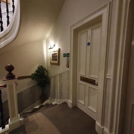 Guest house 18 Craigmillar Park 4*