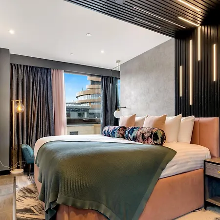 Apart-hotel Roomzzz 4*