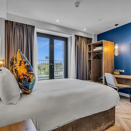Roomzzz Lejlighedshotel *