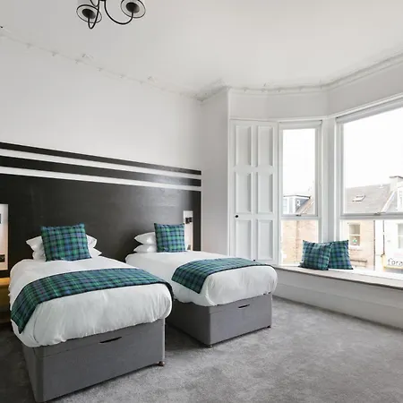 Castle Park Bed & Breakfast 4*