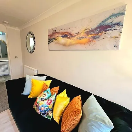 Lovely 3 Bedroom By Sensational Short Lets & Service With 6 Beds Lägenhet Edinburg