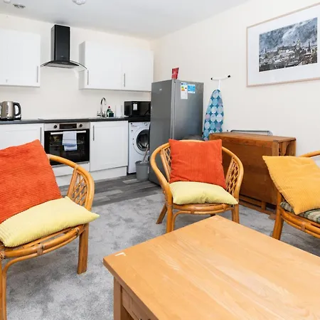 Brilliantly Located 2bd Flat Heart Of Edinburgh!