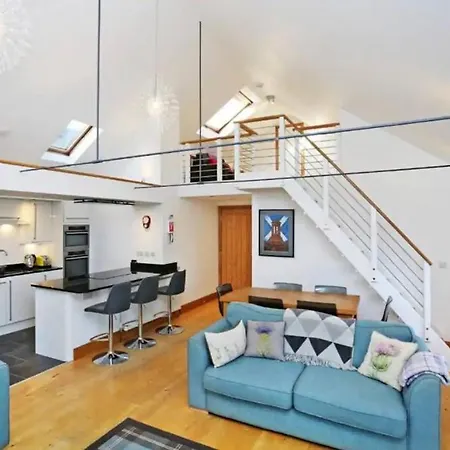 Apartment Cozy Mezzanine In Edinburgh's Old Town *