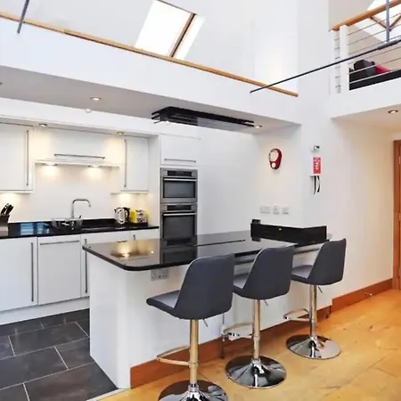 Cozy Mezzanine In Edinburgh's Old Town * Edinburgh