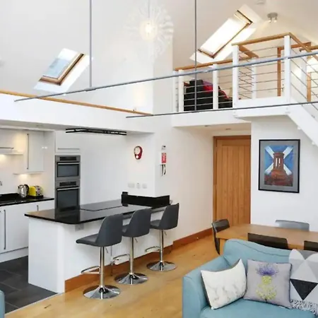 Cozy Mezzanine In Edinburgh's Old Town