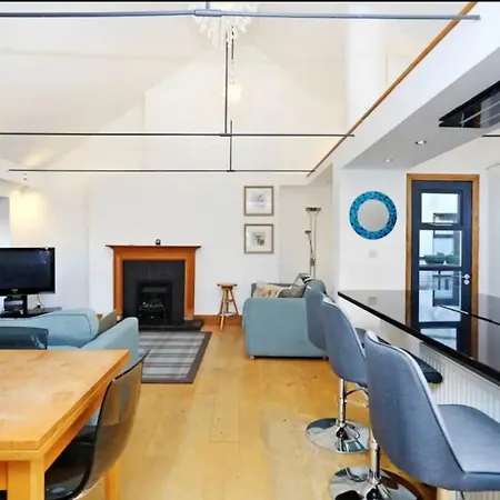 Cozy Mezzanine In Edinburgh's Old Town Lägenhet *