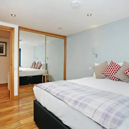 Cozy Mezzanine In Edinburgh's Old Town Apartment Edinburgh