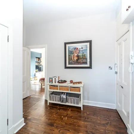 Montgomery Large 2 Bedroom Flat - 5 Mins Walk To Centre *