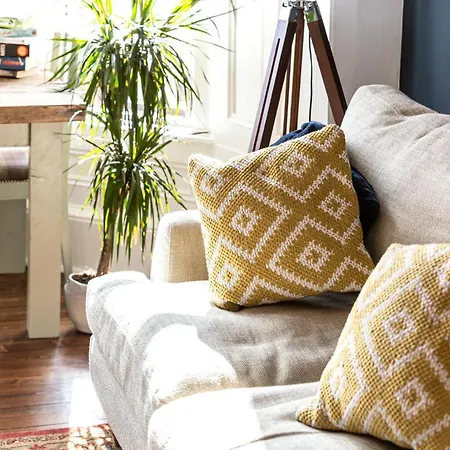 Montgomery Large 2 Bedroom Flat - 5 Mins Walk To Centre