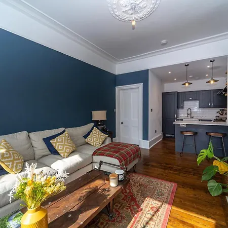 Montgomery Large 2 Bedroom Flat - 5 Mins Walk To Centre