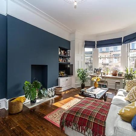 Montgomery Large 2 Bedroom Flat - 5 Mins Walk To Centre エディンバラ