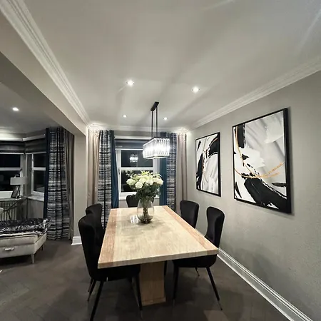 펜션 Large Modern Family In Murrayfield - Very Close To Centre - 10 Mins By Direct Bus - Private Driveway & Garden