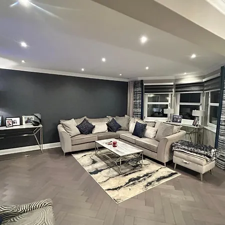 Large Modern Family In Murrayfield - Very Close To Centre - 10 Mins By Direct Bus - Private Driveway & Garden Vakantiehuis Edinburgh