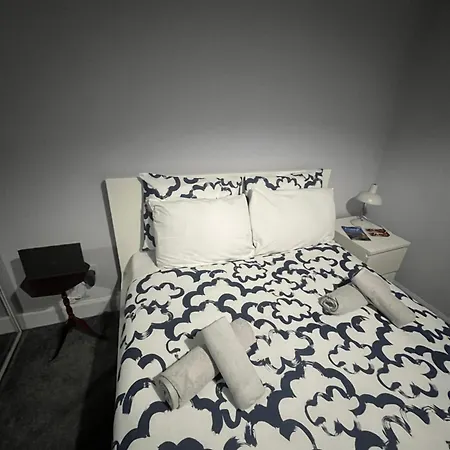 Boyds Entry Flat Old Town Apartment