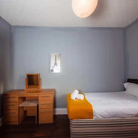 Super Central 4bedroom At The Meadows Lägenhet