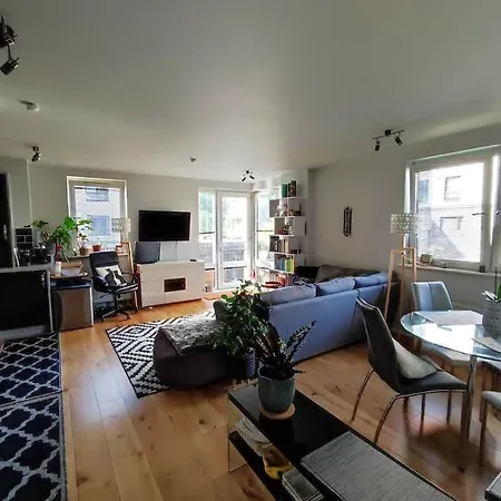 Flat With Balcony. Parking Included. Apartment Edinburgh